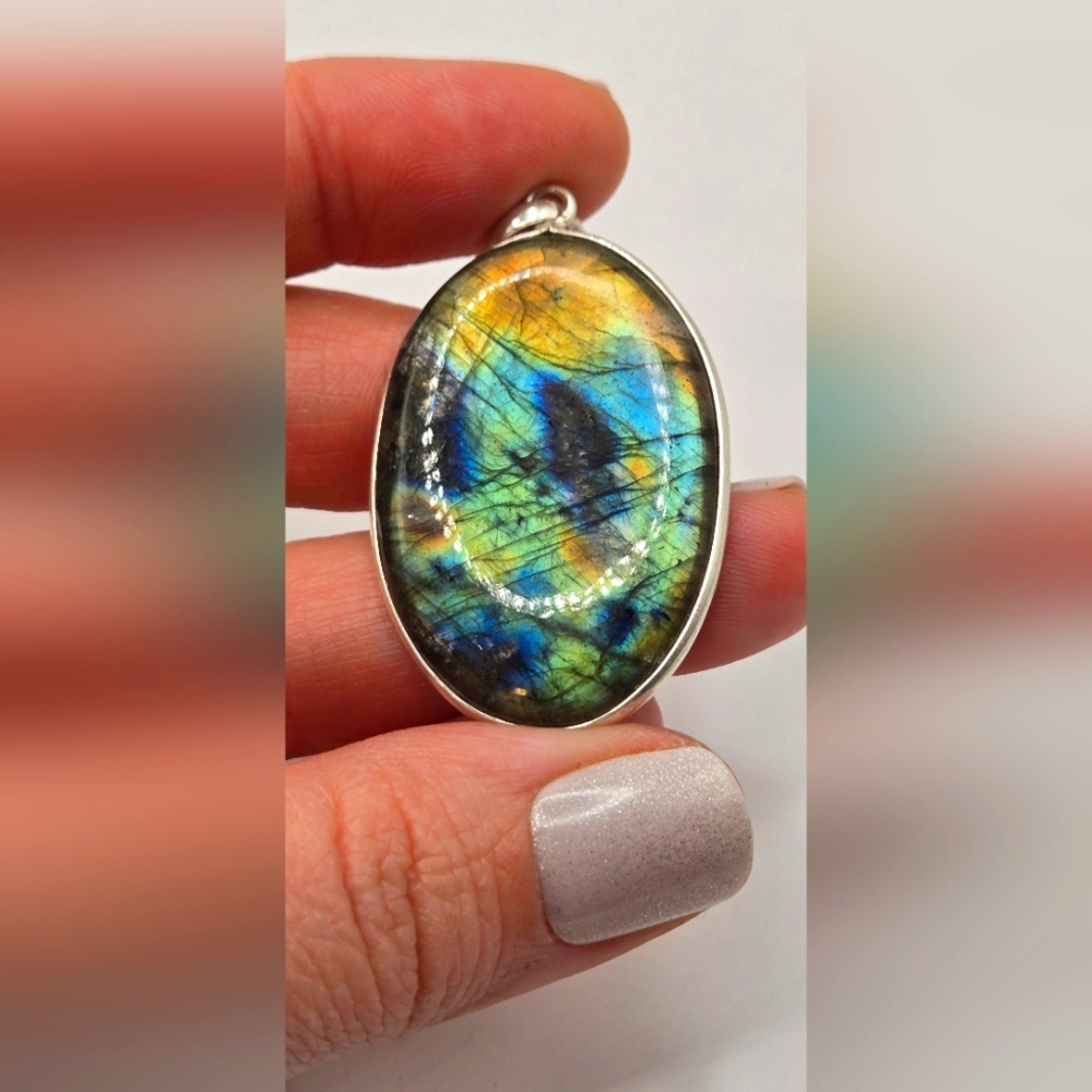 Amazing Flash Sterling Silver Labradorite Pendant